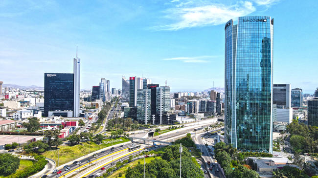 a city with persony tall buildings and a road