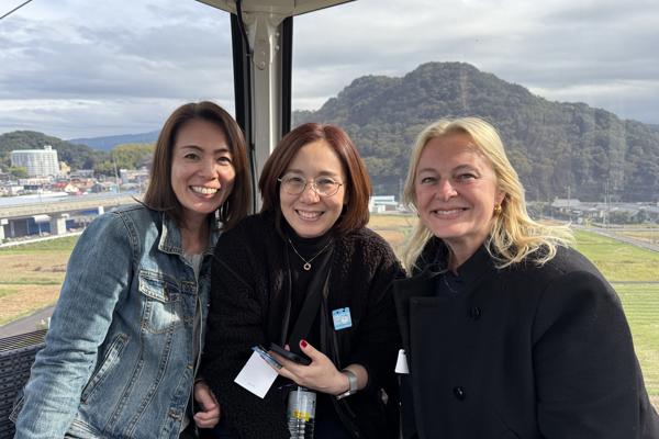 Outing Kylie Sachiko Atsuko