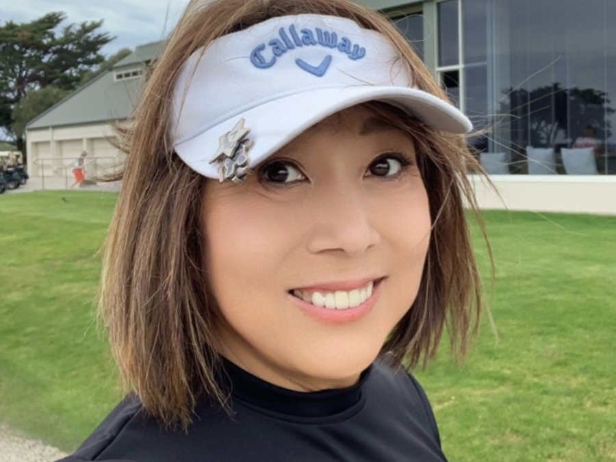 自撮り写真を撮っている人